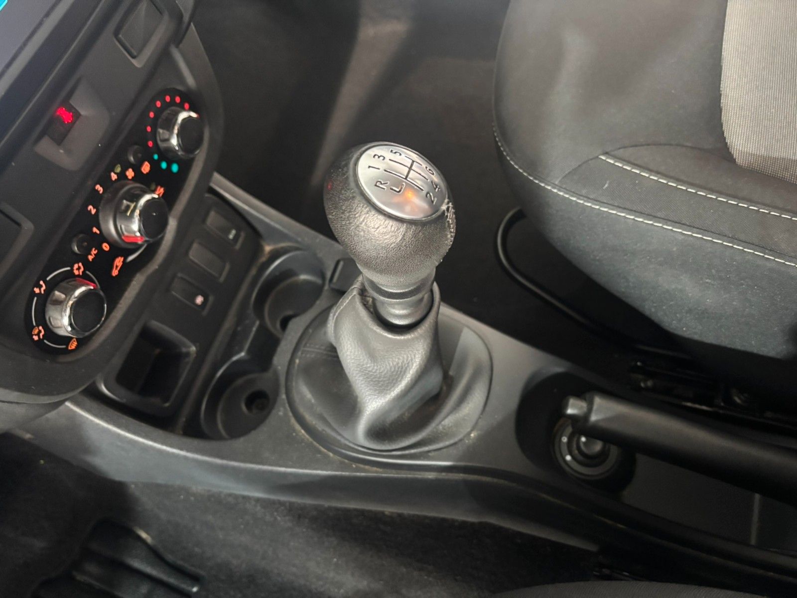 Fahrzeugabbildung Dacia Duster 1.2 92KW 2WD NAVI/ALLWETTER/5-GANG