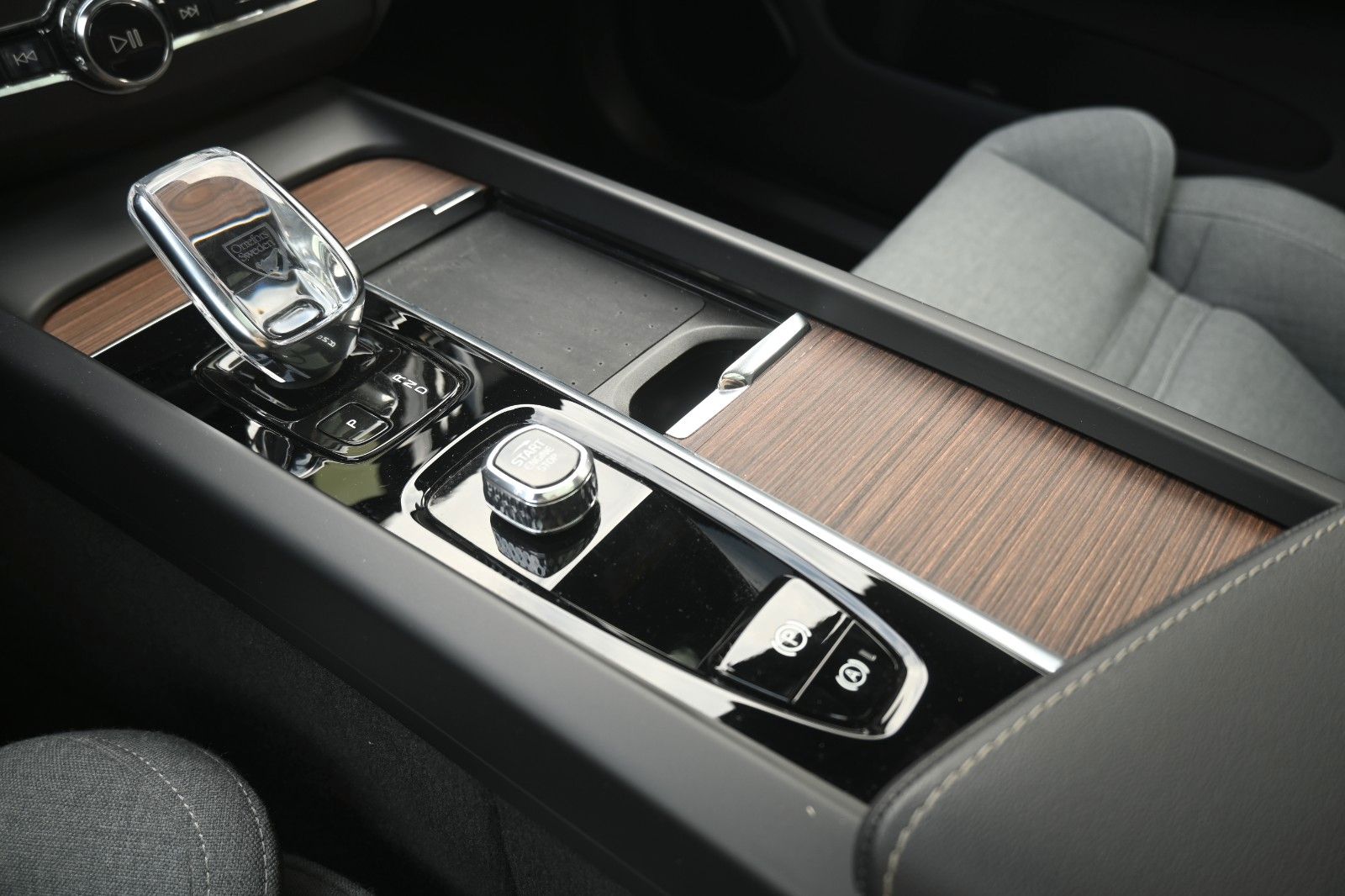 Fahrzeugabbildung Volvo XC60 T8 AWD Recharge Inscription*360°*STDHZG*ACC