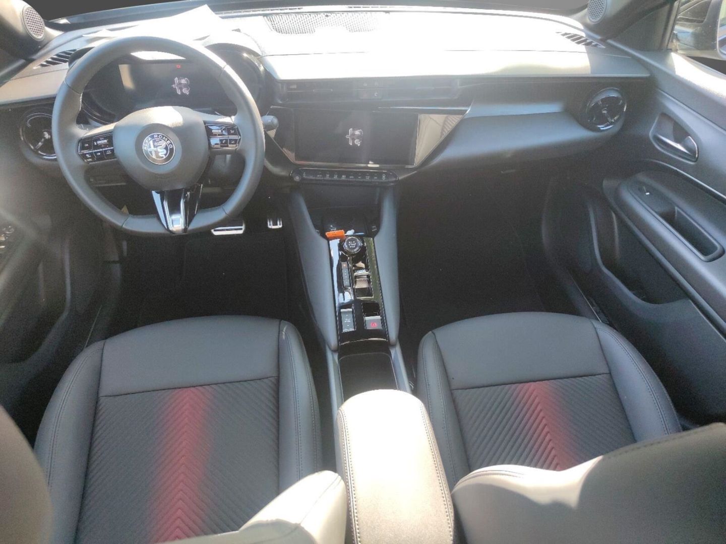 Fahrzeugabbildung Alfa Romeo Junior Elettrica SPECIALE 115kW - Technologie