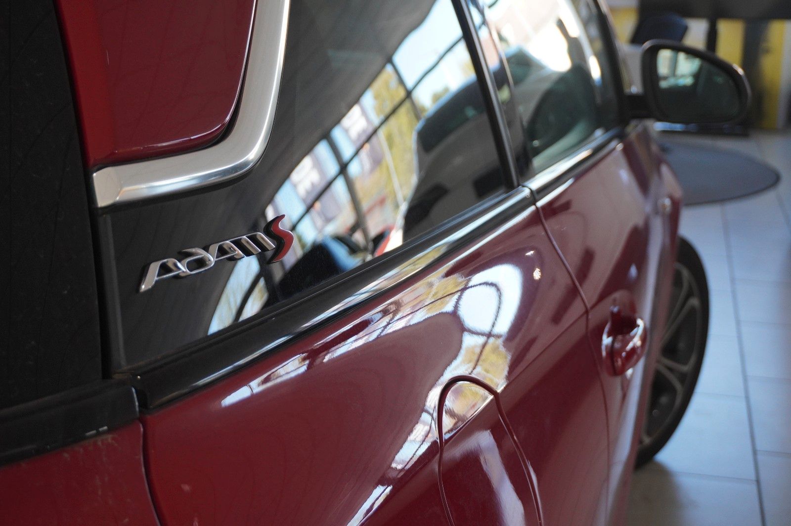 Fahrzeugabbildung Opel Adam S 1.4T SPORT NAVI/LED/SHZ/TEMP./OPC/PDC/USB