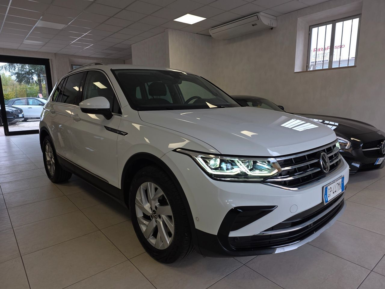 Volkswagen Tiguan 2.0 TDI 150 CV SCR DSG Eleganc imagem 3
