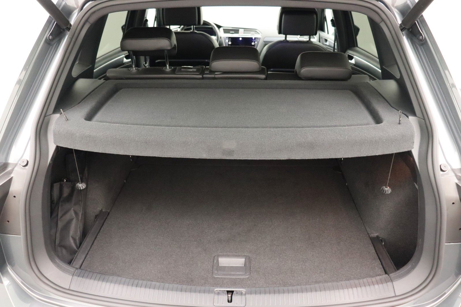 Fahrzeugabbildung Volkswagen Tiguan Highline 4M R-Line Black Style Head-upLED