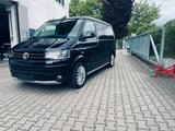 Volkswagen T5 California 4Motion - Volkswagen T6 California: Schwarz