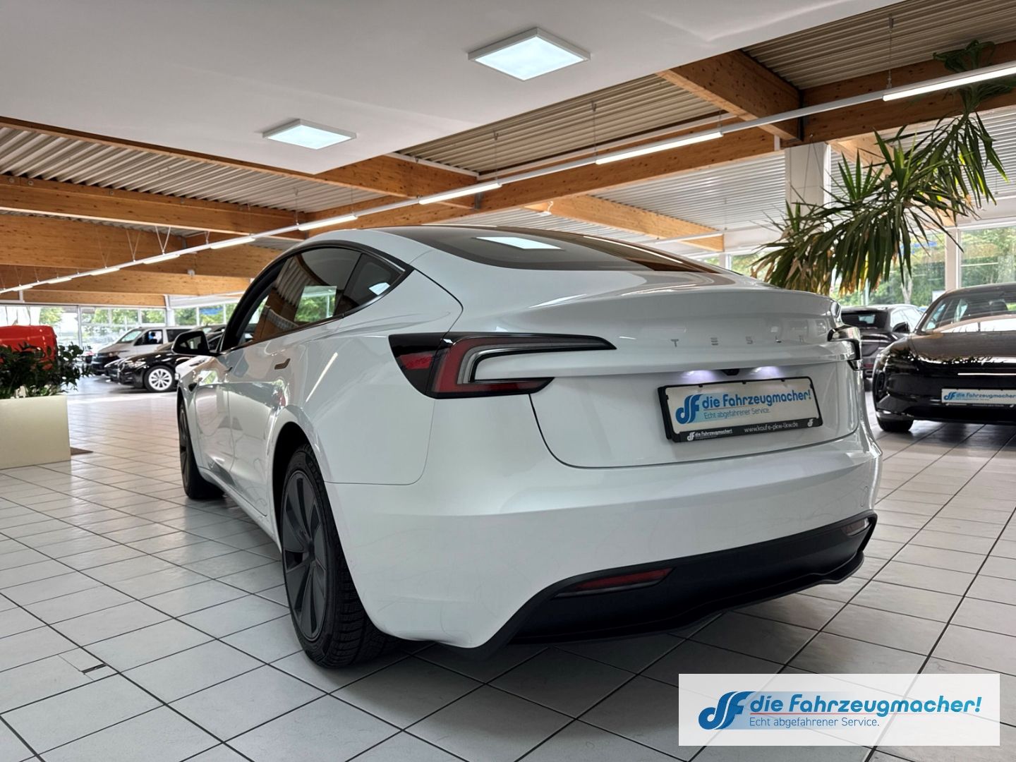 Fahrzeugabbildung Tesla Model 3 Basis RWD Leder Soundsystem ACC El. Heck