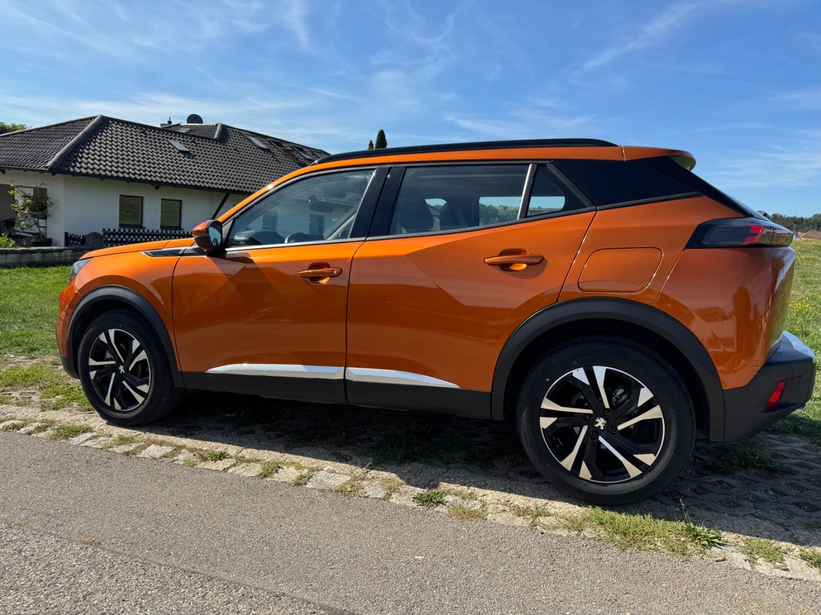 Peugeot 2008 HYBRID 136 e-DSC6 Allure*AUT*PANO*LEDER*