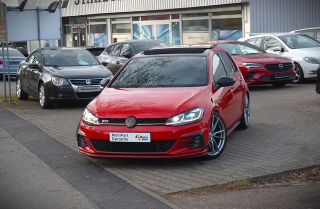 Volkswagen Golf VII GTI Performance / Traumausstattung /