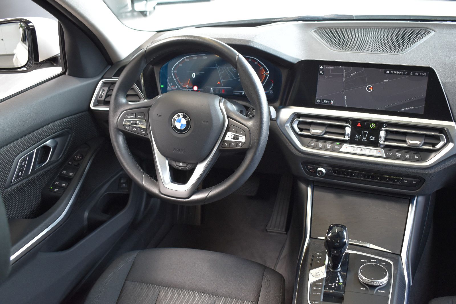 BMW 320d Touring Aut. Advantage Laser~Pano~LiveC~HUD foto 10
