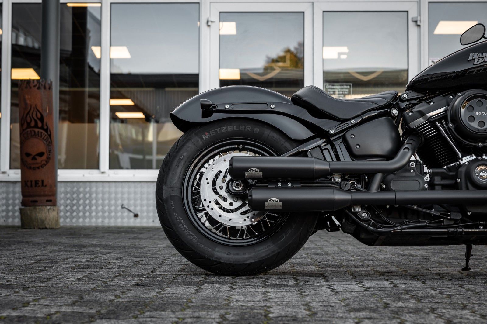 Fahrzeugabbildung Harley-Davidson FXBB STREET BOB Softail  - JEKILL&HYDE
