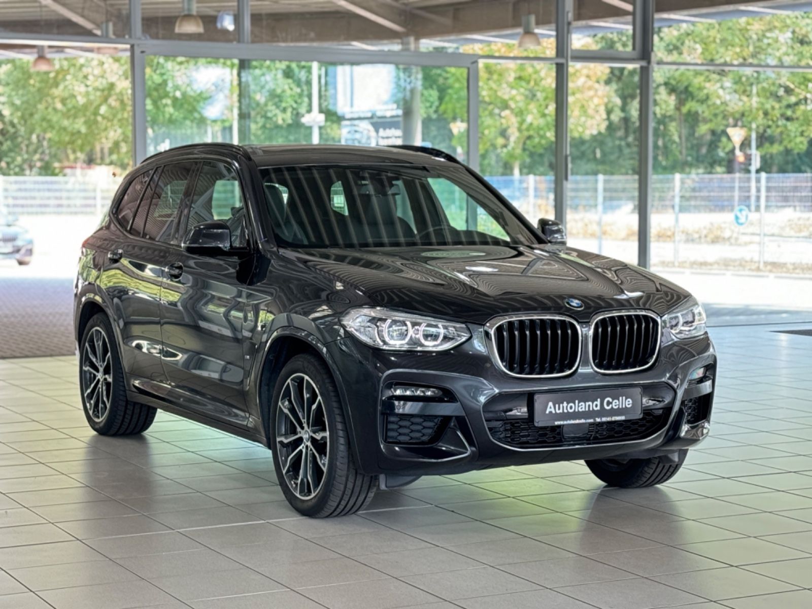 Fahrzeugabbildung BMW X3 xD30e M Sport Panorama HUD DAB HiFi Alarm ACC