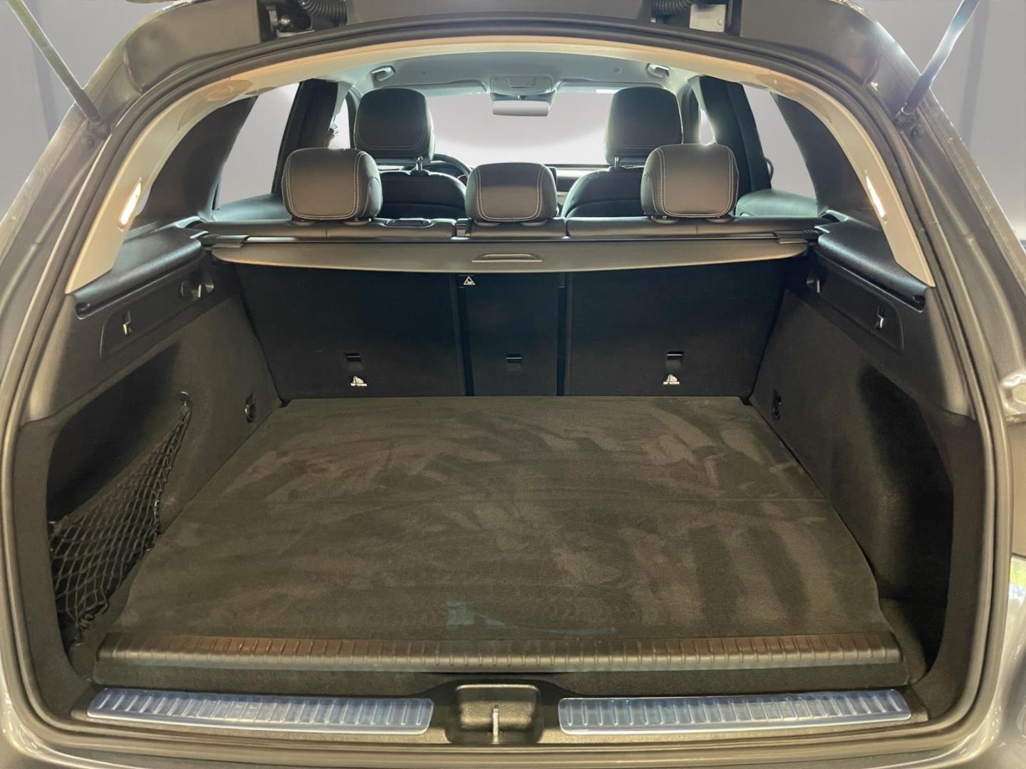 MERCEDES-BENZ GLC 300e 194CH 4X4 BVA - HAYON ÉLECTRIQUE - VOLANT EN CUIR - ATTELAGE - HUD - CAMÉRA - LED - CARPLAY - 1ERE MAIN