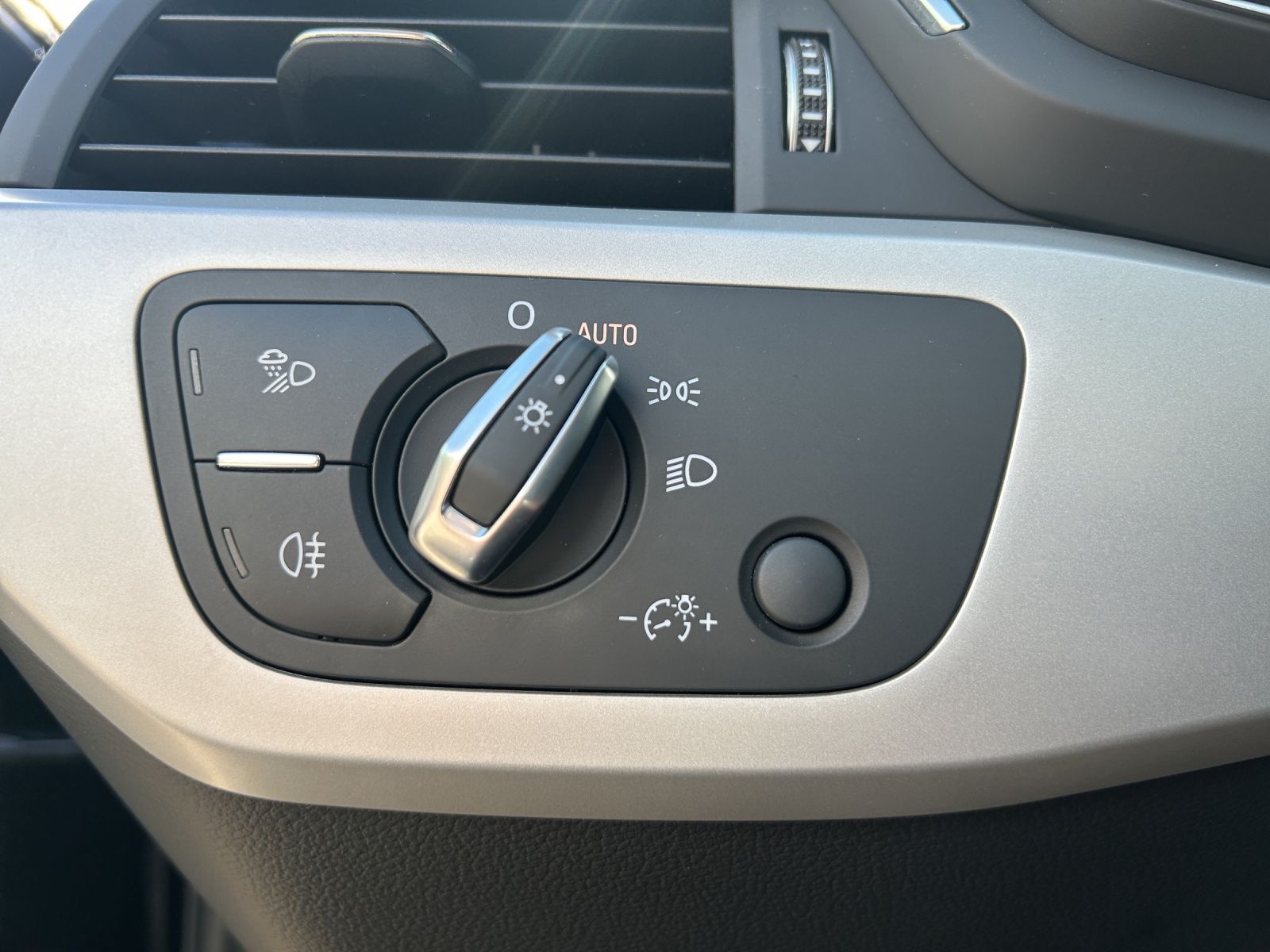 Fahrzeugabbildung Audi A4 Avant 35 TFSI S tronic ACC RKF CLIMA LED