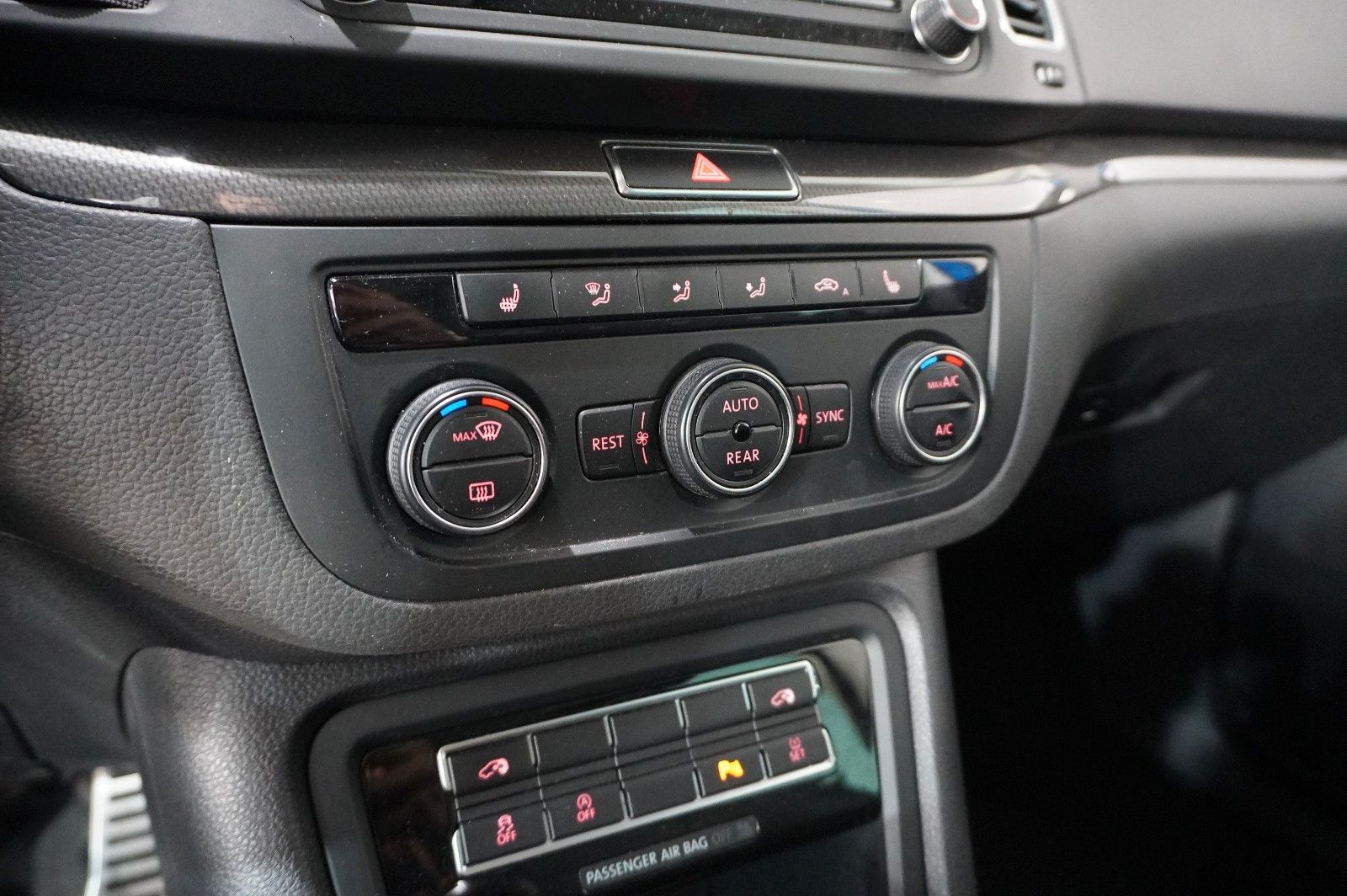 Fahrzeugabbildung Volkswagen Sharan 1.4 TSI JOIN NAVI/SHZ/SPORT/PDC/NEBEL/AHK