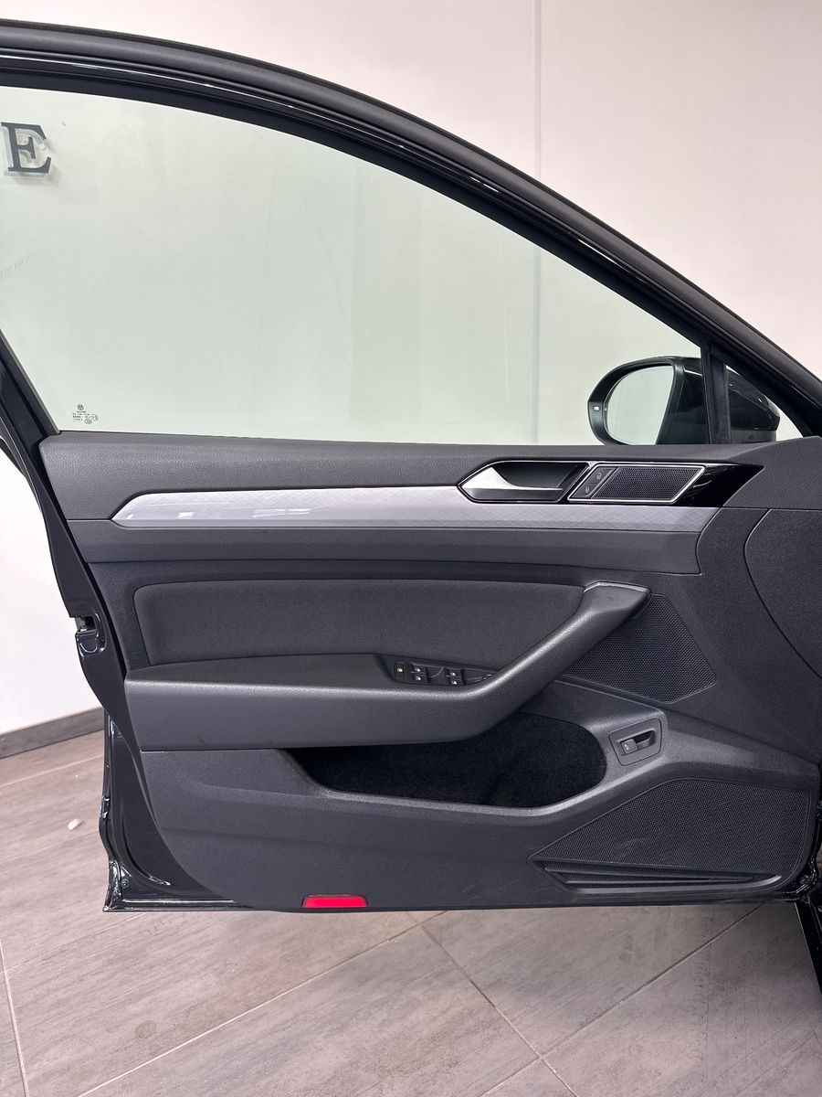 Fahrzeugabbildung Volkswagen Passat Variant 2.0 TDI DSG Business NAV+LED+PANO