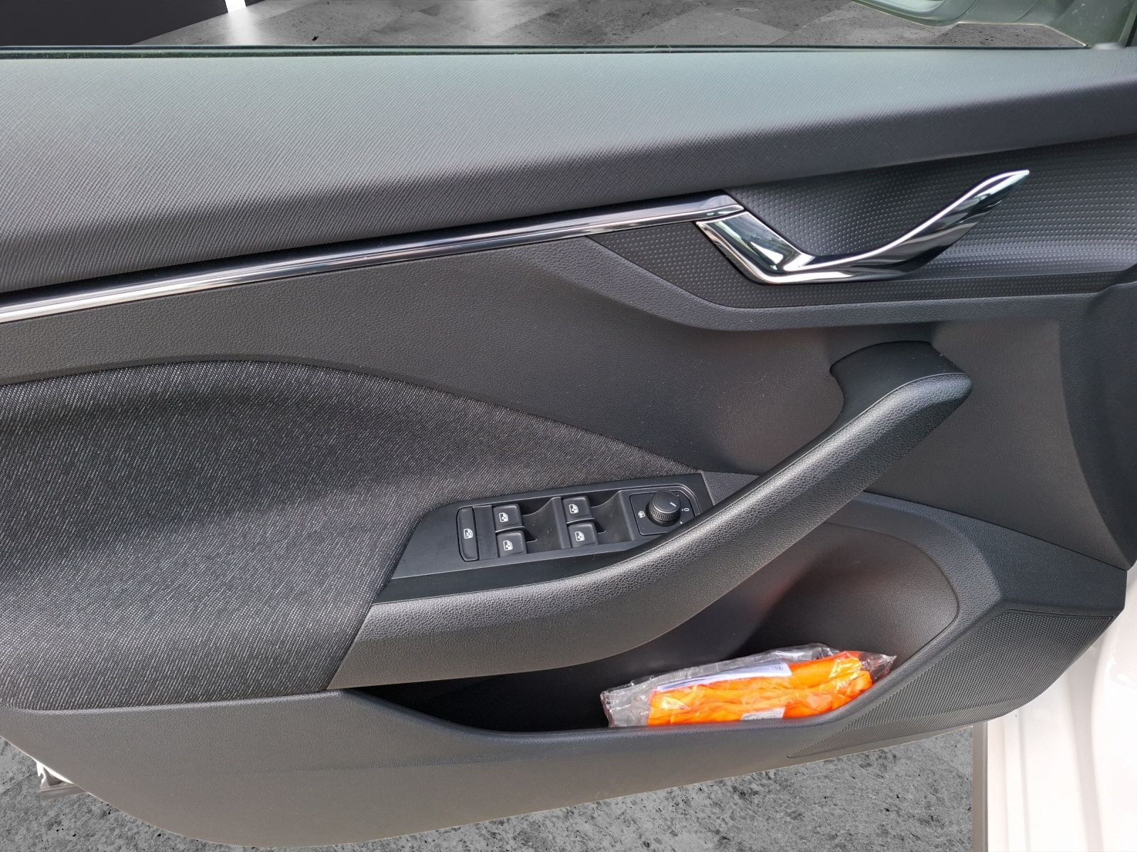 Fahrzeugabbildung SKODA Kamiq TSI Style LED Navi AID GRA PDC SH