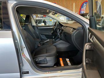 Skoda Octavia Combi Ambition *AHK*TEMPO*NAVI*2-ZONEN*