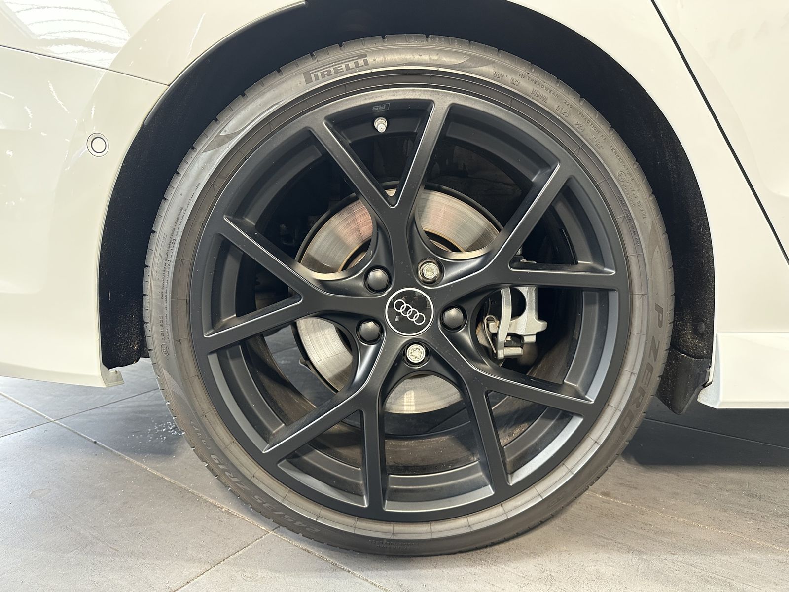 Fahrzeugabbildung Audi RS3 2.5 TFSI Qu NAV+LED+ACC+360°+PANO+B&O+HUD