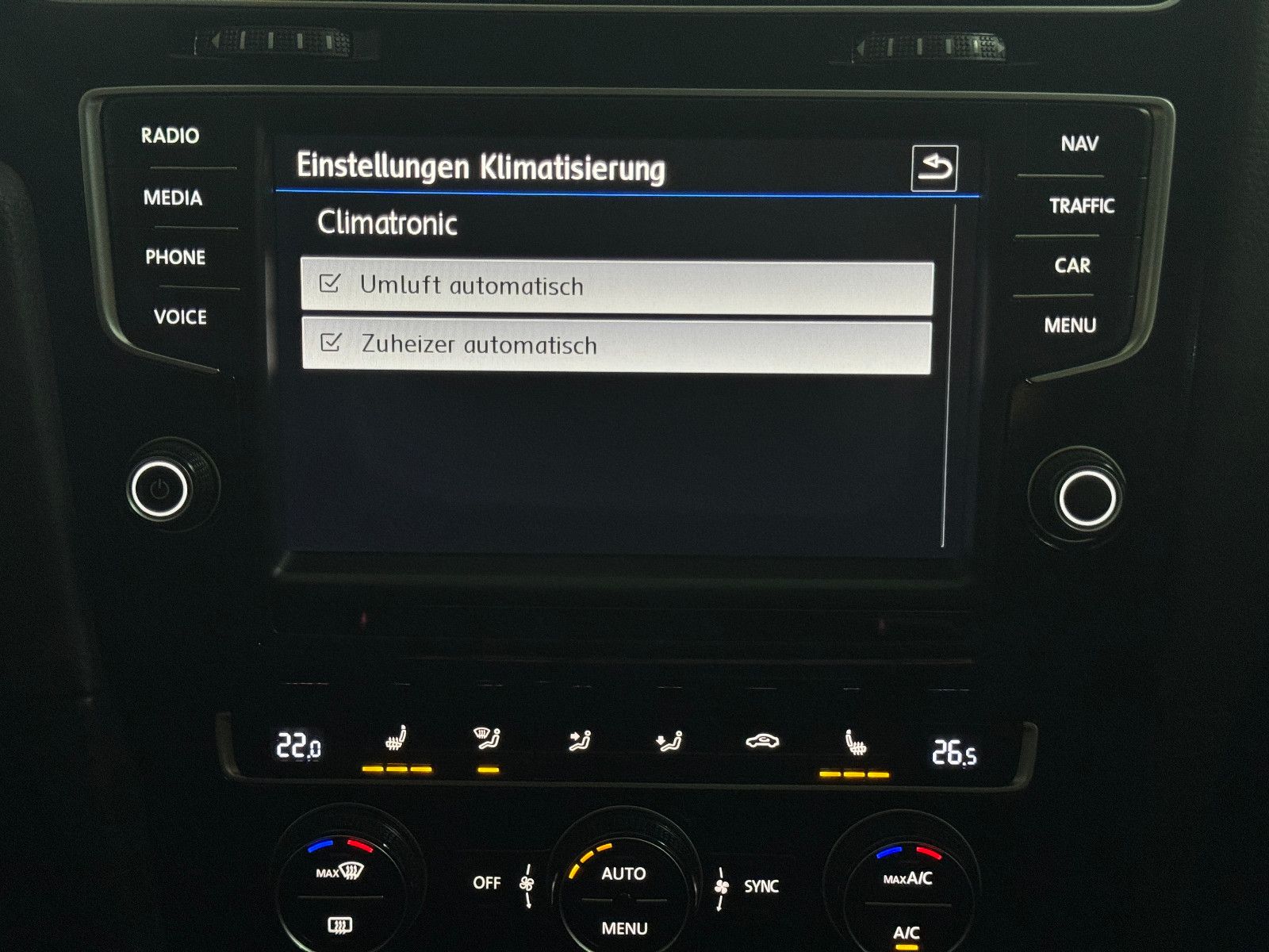 Fahrzeugabbildung Volkswagen Golf VII GTD DCC LED 1.HAND VW SCHECKHEFT EURO 6