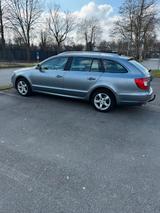 Skoda Superb 2.0 TDI 1 Hand HU/AU 2027 - Skoda Superb aus 2011: Kombi