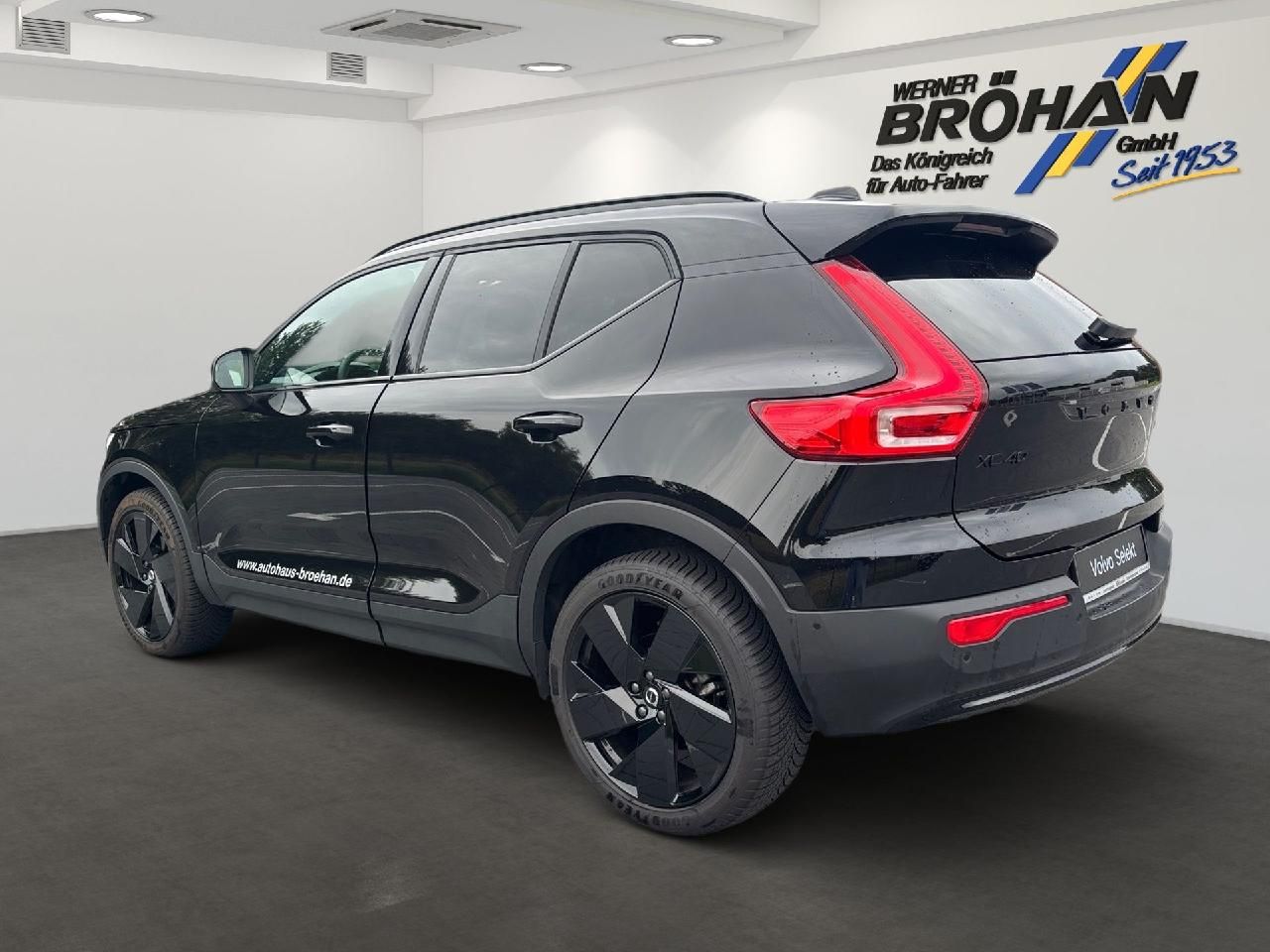 Fahrzeugabbildung Volvo XC40 B3 Benzin Plus Black Edition 2WD