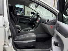 Fahrzeugabbildung Ford Focus Turnier 1.6 Style Automatik Klima PDC AHK