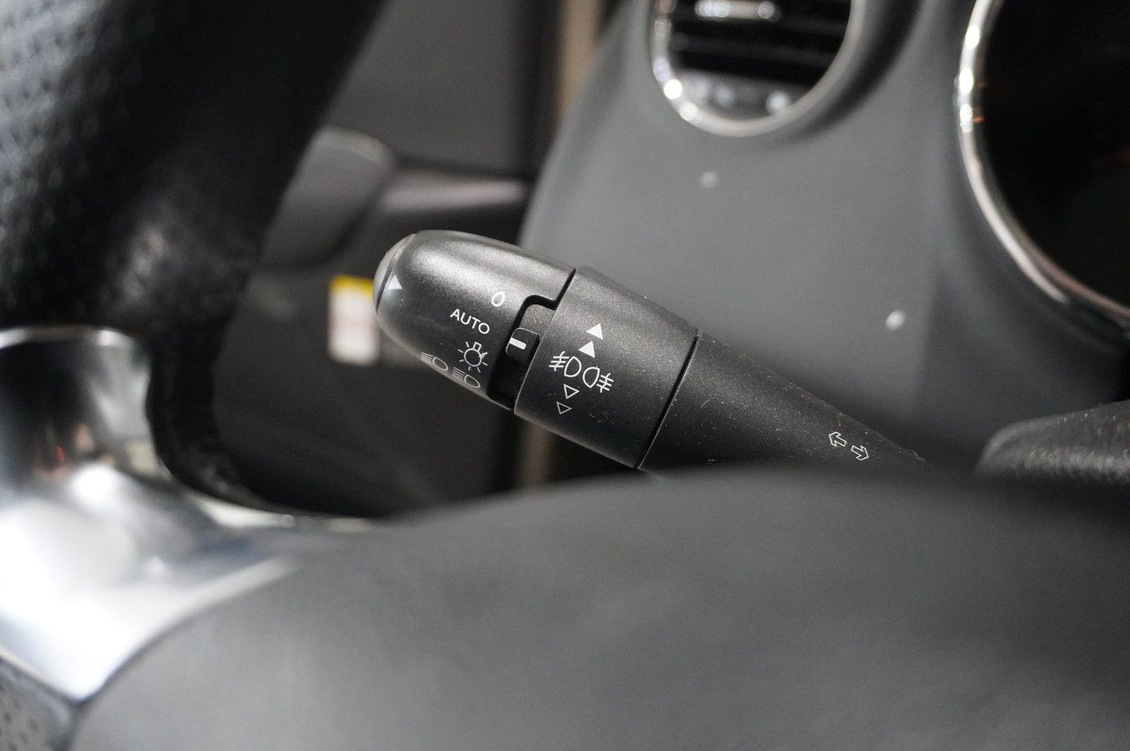 Fahrzeugabbildung Peugeot 5008 1.2T STYLE NAVI/LED/KAMERA/SHZ/PANO./AHK