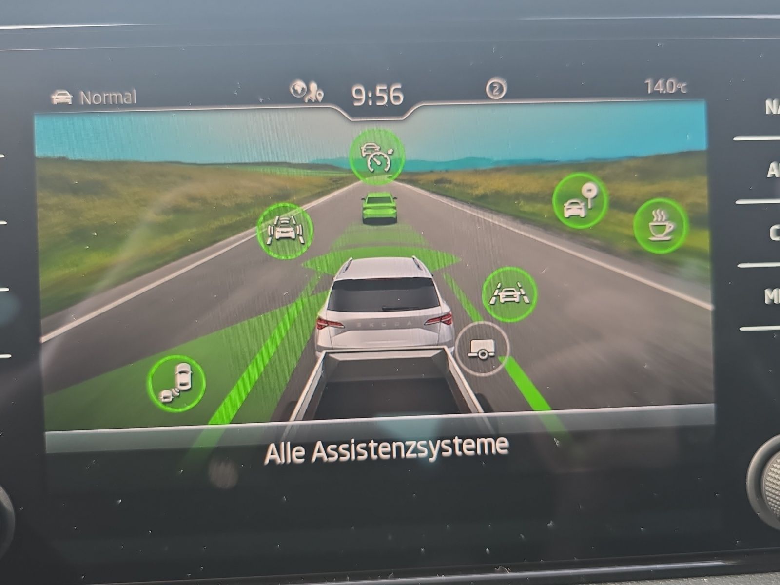 Fahrzeugabbildung SKODA Karoq Sportline 1.5 TSI DSG AHZ MATRIX NAVI ACC
