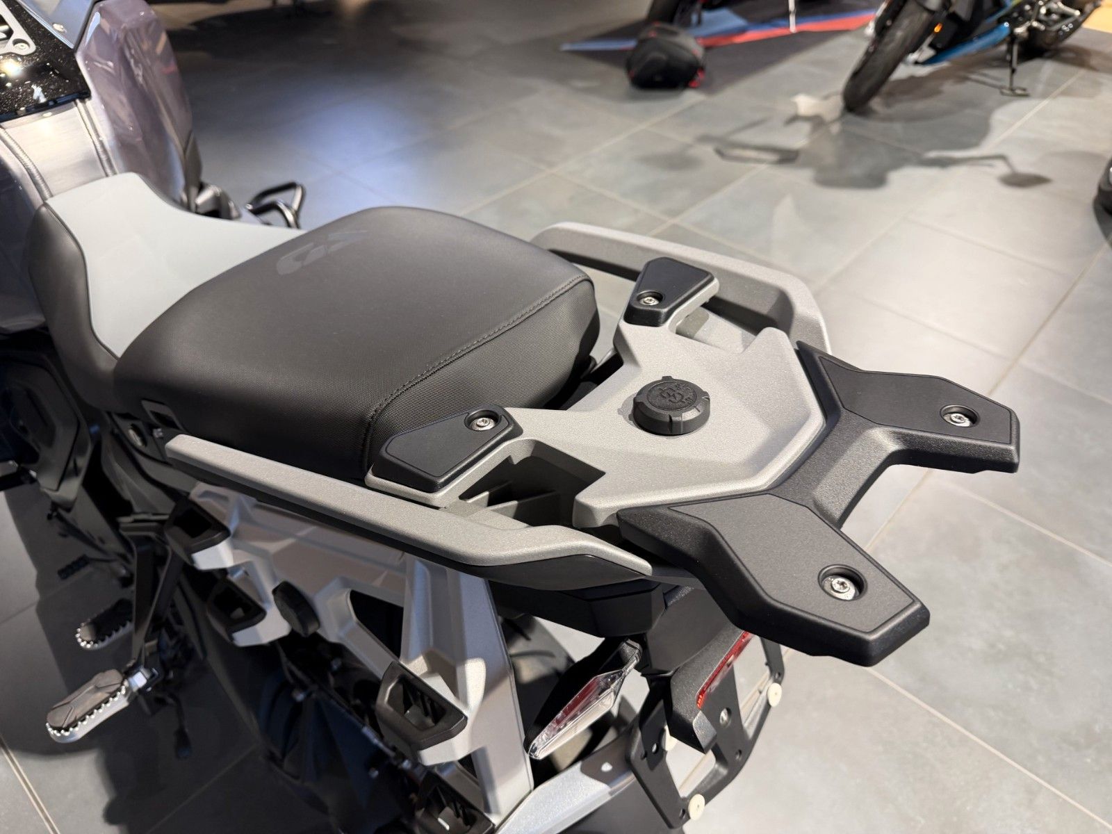 Fahrzeugabbildung BMW R 1300 GS ADV Triple Black 3 Pakete/ Höhenreg.