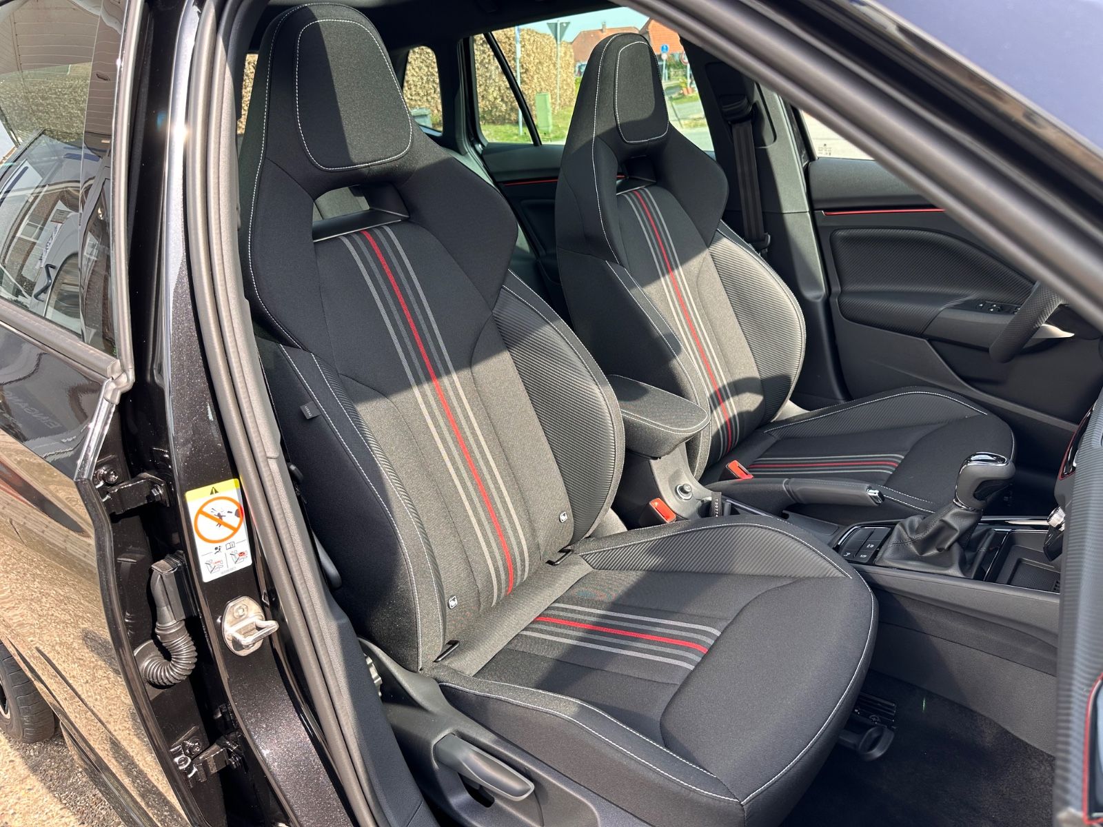 Fahrzeugabbildung SKODA Kamiq Monte Carlo 1.5 TSI DSG MATRIX/AHK/ACC/Pan