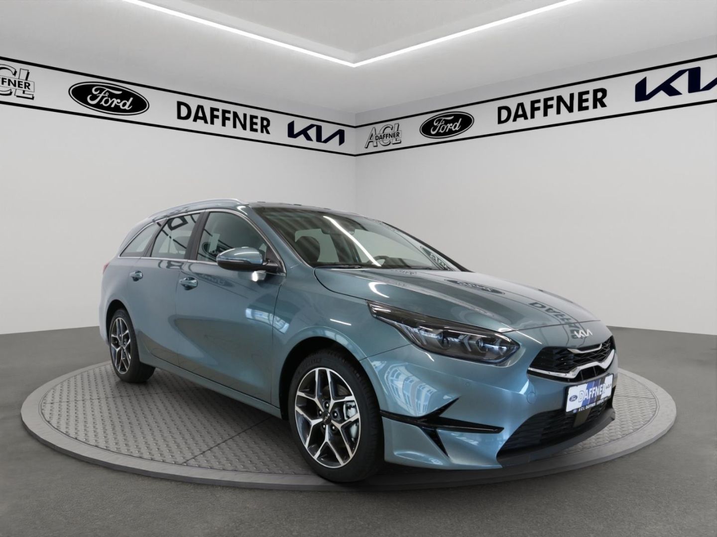 Fahrzeugabbildung Kia Ceed_sw Spirit Panoramadach Memory-Sitze Navi