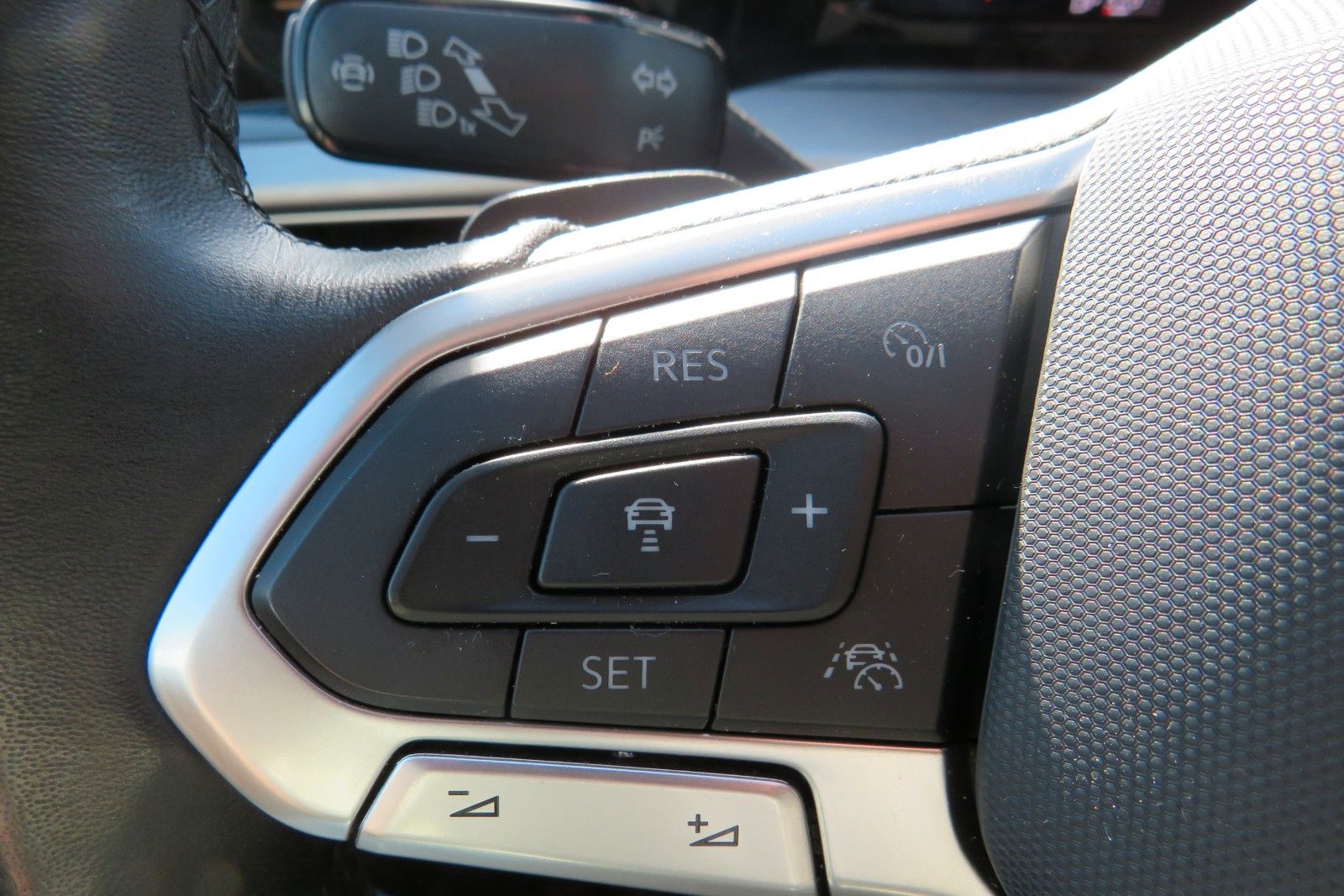 Fahrzeugabbildung Volkswagen Golf Variant LIFE DSG NAVI APP ACC SITZH. LED 1H