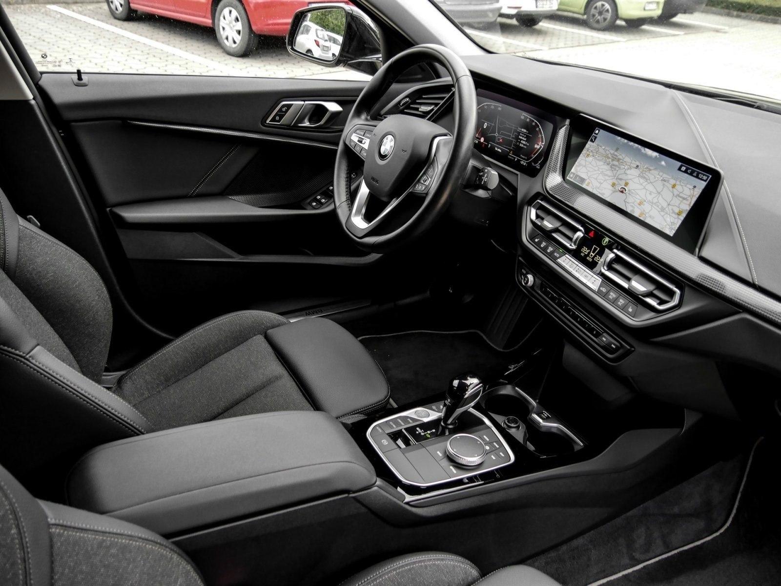 BMW 118i NAVI LED PDC V+H DAB Tempomat Sitzheiz. LM