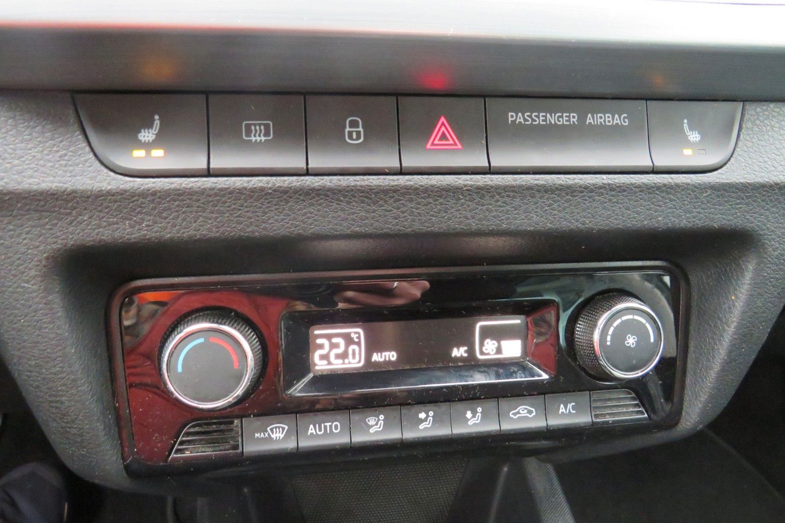 Fahrzeugabbildung SKODA Fabia Combi Ambition AHK SITZH. NAVI PDC 1.HD