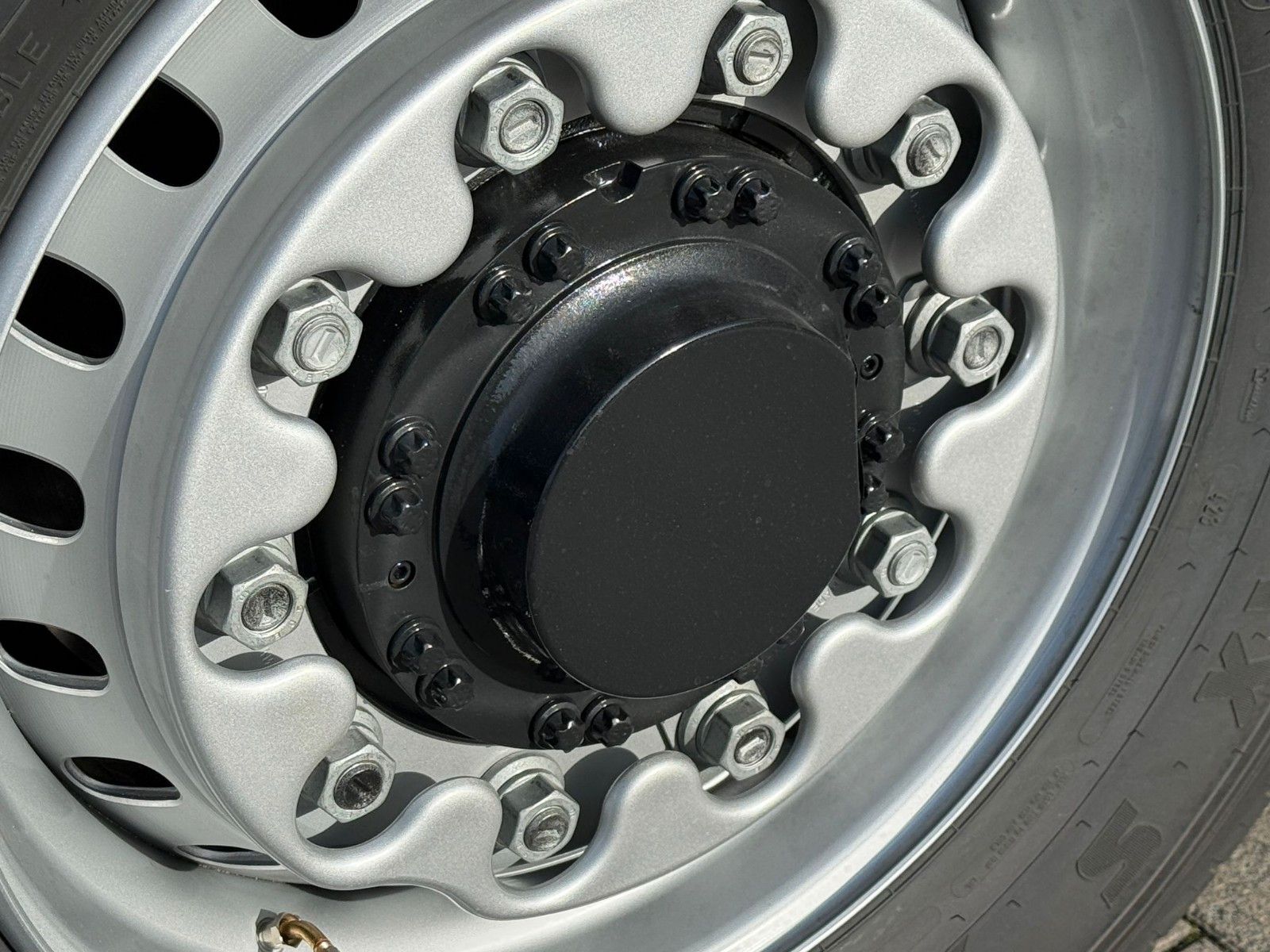 Fahrzeugabbildung MAN TGX 18.520 BL 4x2H Kommunal Hydr. Winterdienst