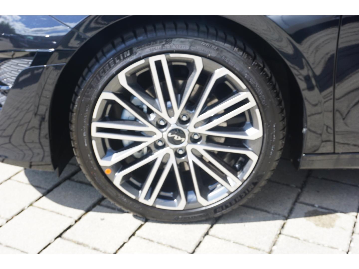 Kia Ceed_sw 1.5T 140 GT Line DCT7 Pano AHK Navi LED 