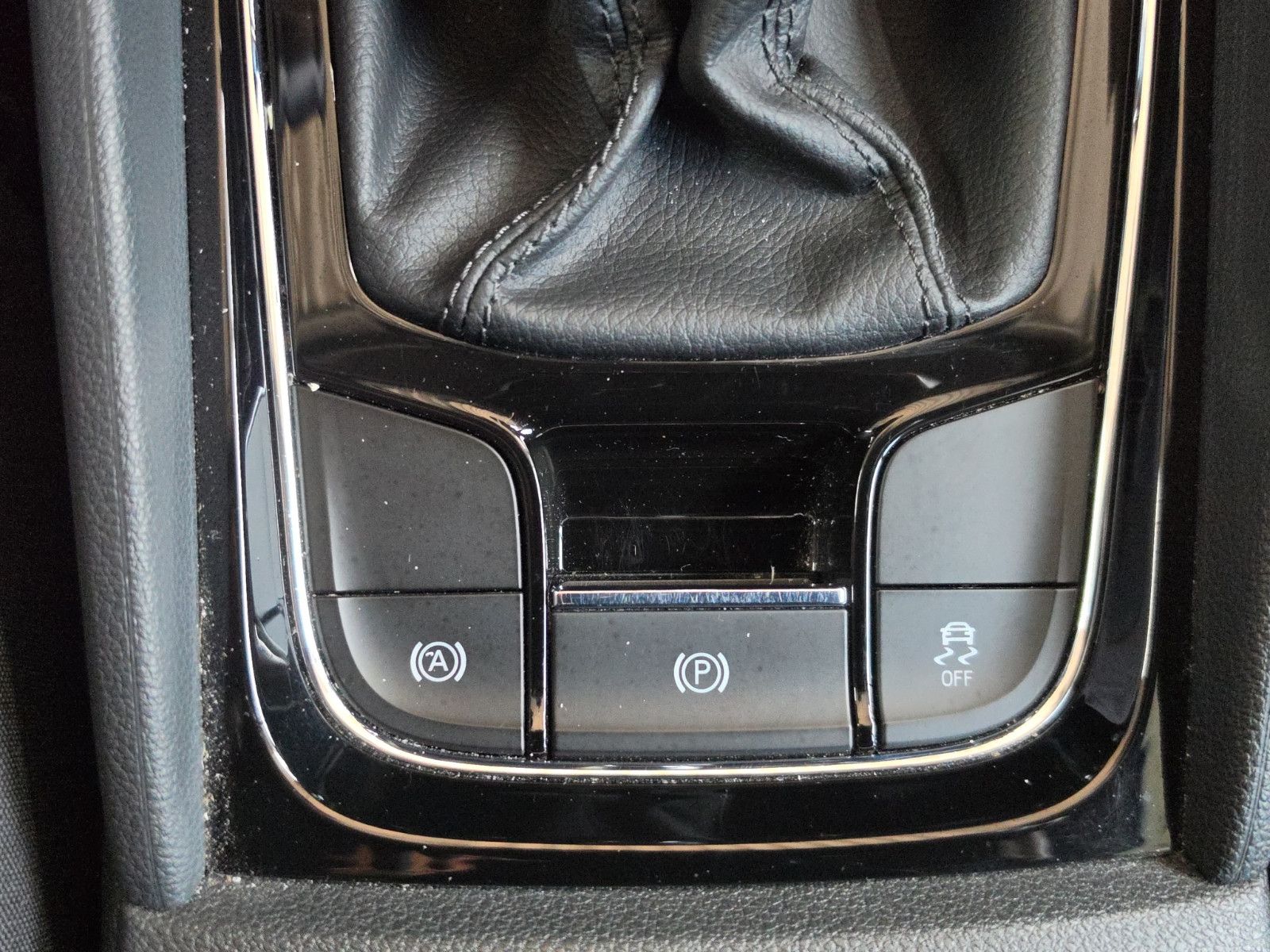Fahrzeugabbildung SKODA Karoq Ambition Apple CarPlay