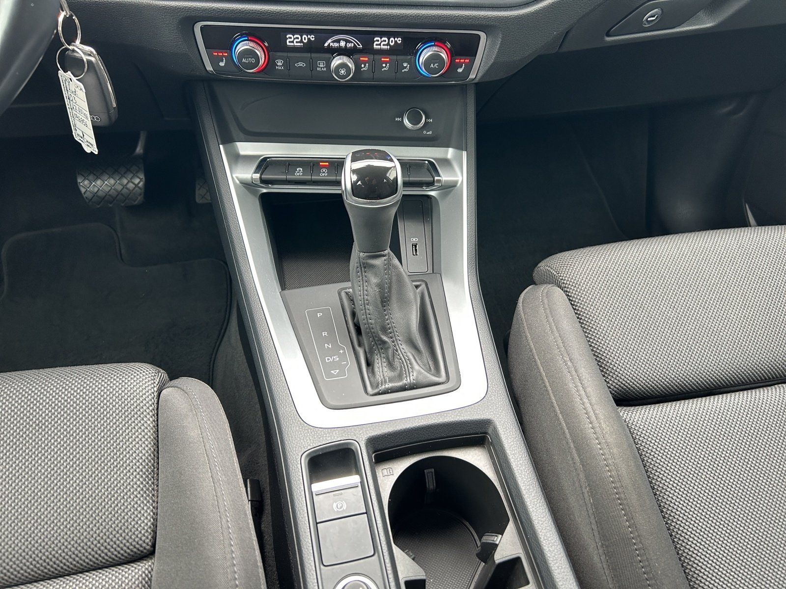 Fahrzeugabbildung Audi Q3 35 1.5 TFSI S-Tr./VIRTUAL/LED/MMI-NAVI+/SHZ/