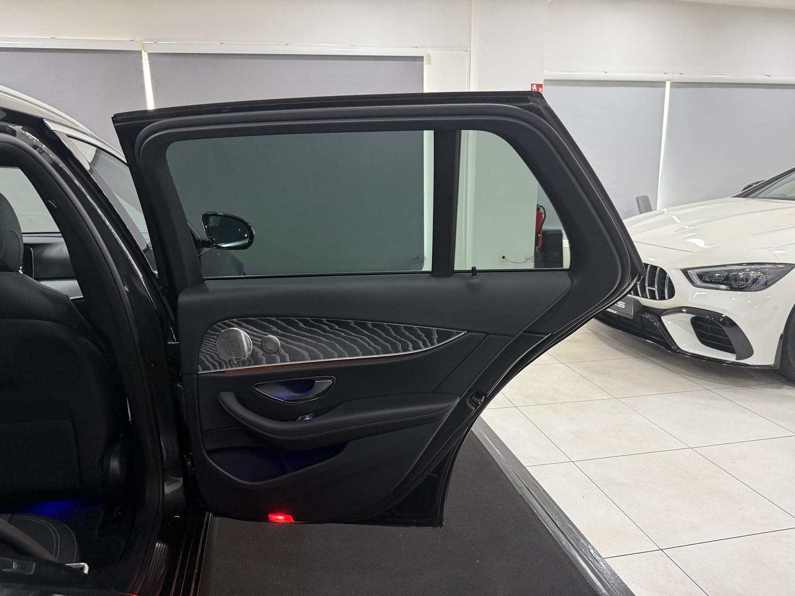 Mercedes-Benz E 300 de T 9G AMG-LINE*PANO*360*DISTR*AMBI*AHK*