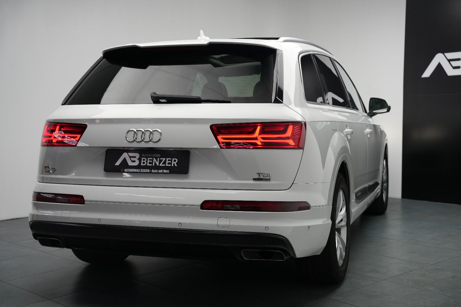 Fahrzeugabbildung Audi Q7 3.0 TDI *S-Line*Panorama*HUD*BOSE*R-Kamera*