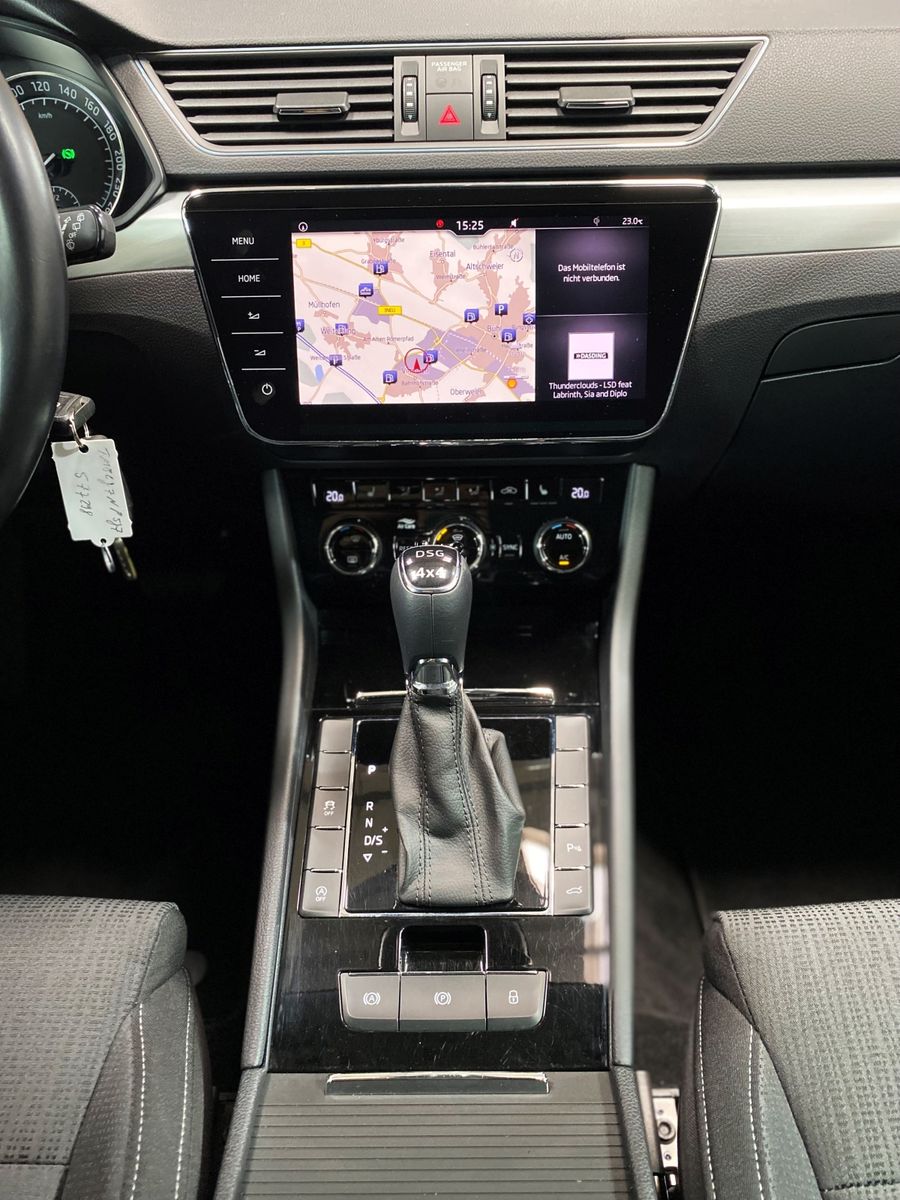 Fahrzeugabbildung SKODA Superb Ambition 4x4 DSG#ACC#Spur#Navi#Alu#PDC#Ak