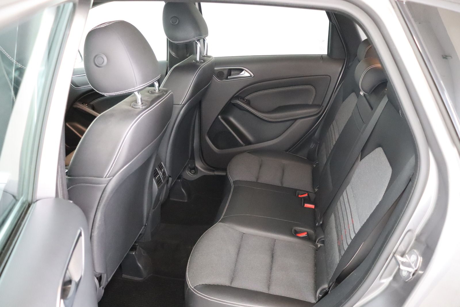 Fahrzeugabbildung Mercedes-Benz B 180 d * LED * Navigation