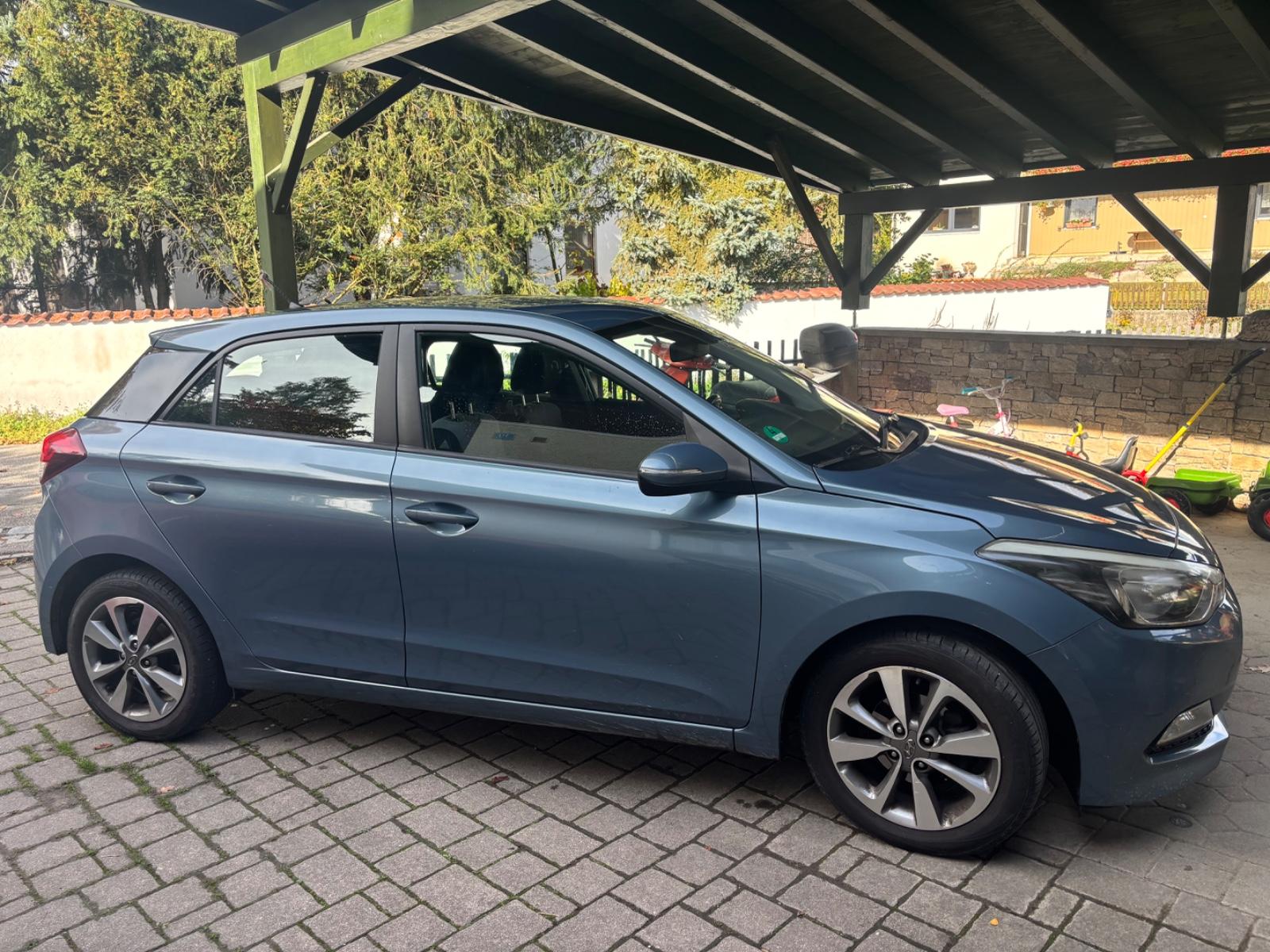 Hyundai i20 2015 — rear view