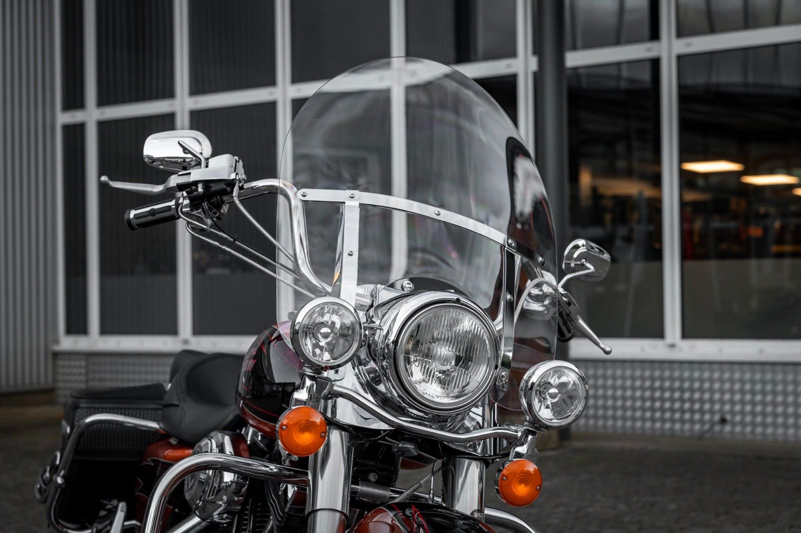 Fahrzeugabbildung Harley-Davidson FLHRC Road King Classic - BLACK BEAR - SELTEN