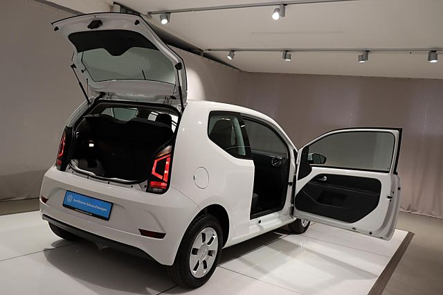 Up! MOVE 1.0 L 65 PS FREISP. ZV DAB WInterräder