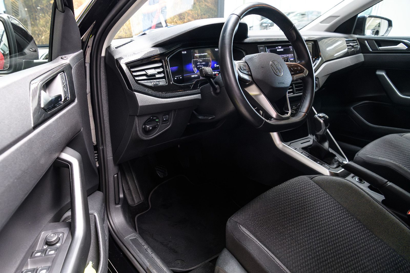 Fahrzeugabbildung Volkswagen Polo VI Life +Sitzheizung  +Allwetter