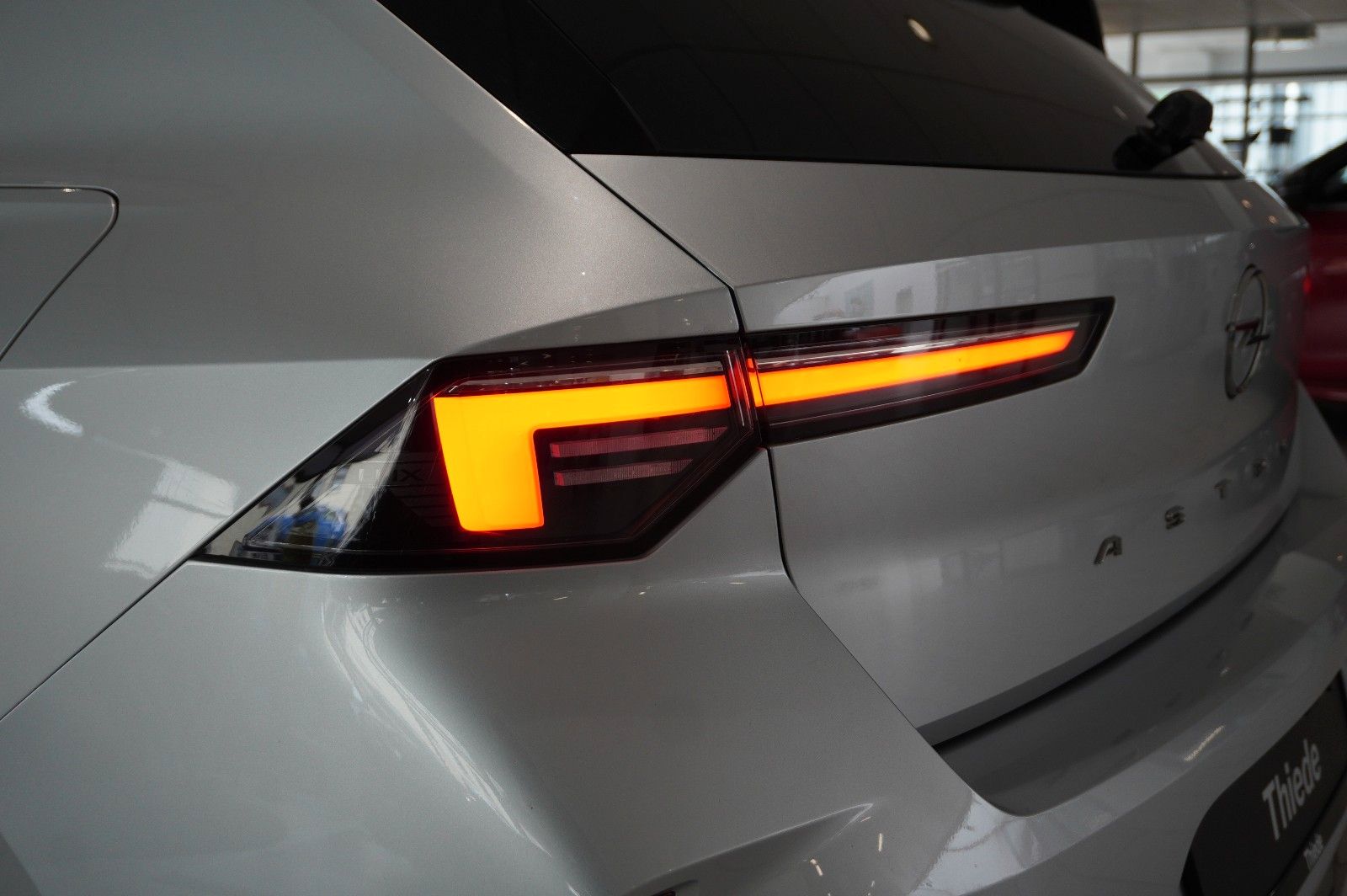 Fahrzeugabbildung Opel Astra L Lim. 1.6 HYBRID ELEGANCE NAVI/LED/KAMERA