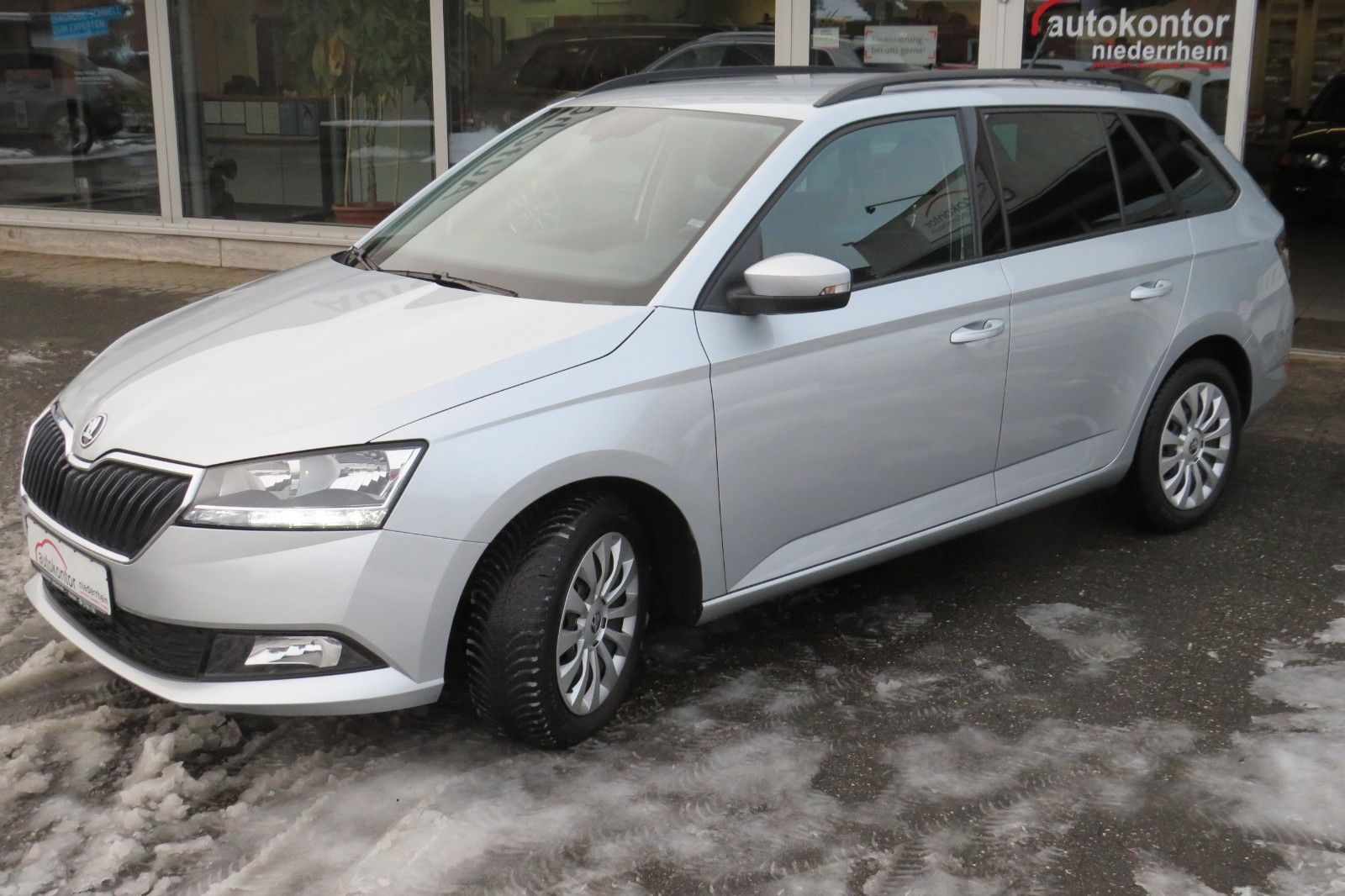 Fahrzeugabbildung SKODA Fabia Combi Ambition SITZH. GJ GRA PDC APP 1.H