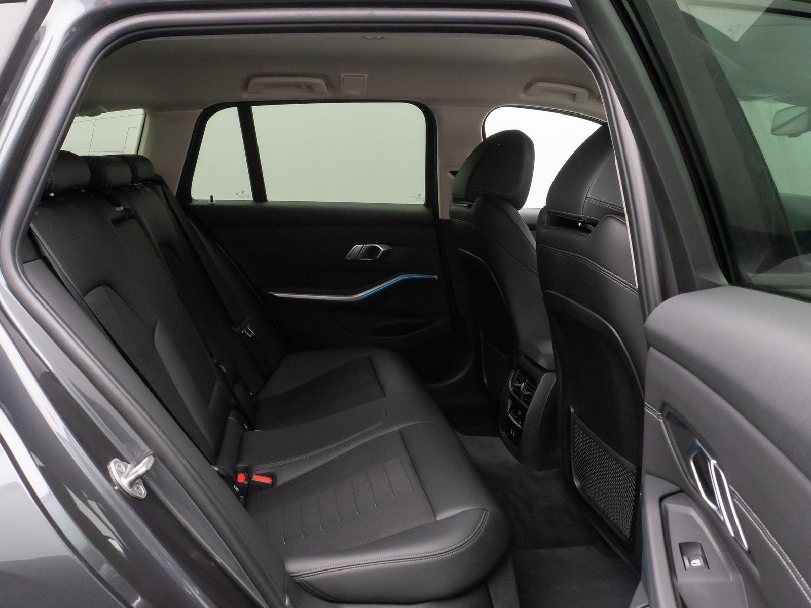 Fahrzeugabbildung BMW 330e SportLine Laser Kamera HUD DAB HiFi Komfort