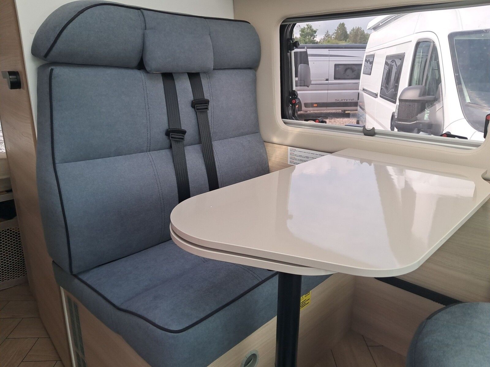 Fahrzeugabbildung Chausson Van First Line Light V594M Solar, Markise, RFK