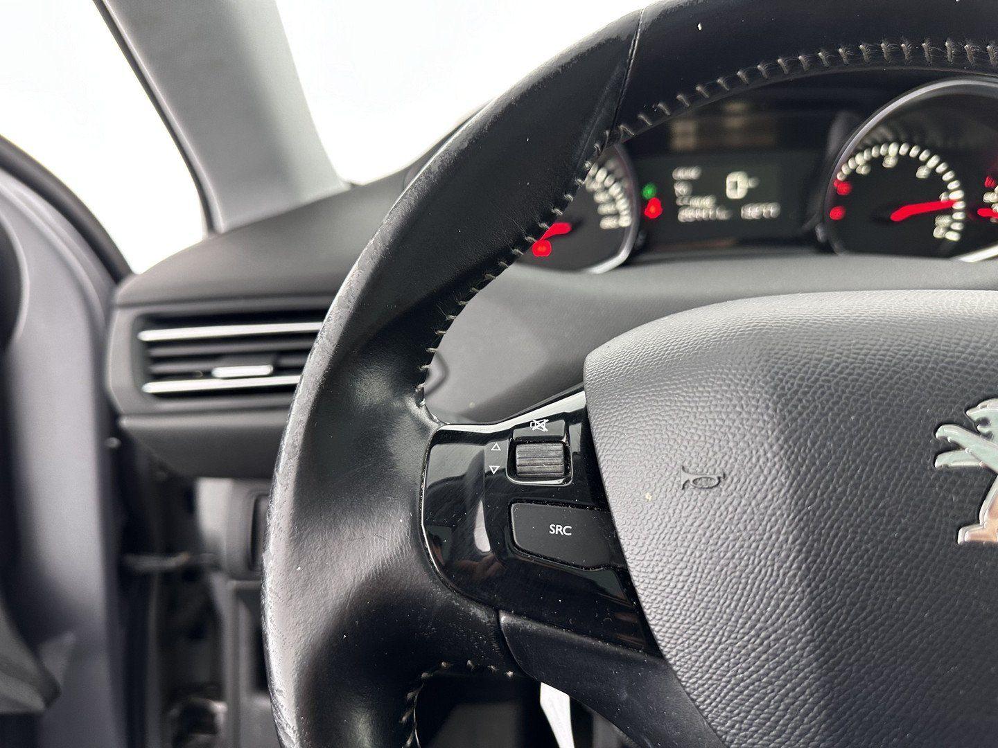 Peugeot 308 2015 — photo 19
