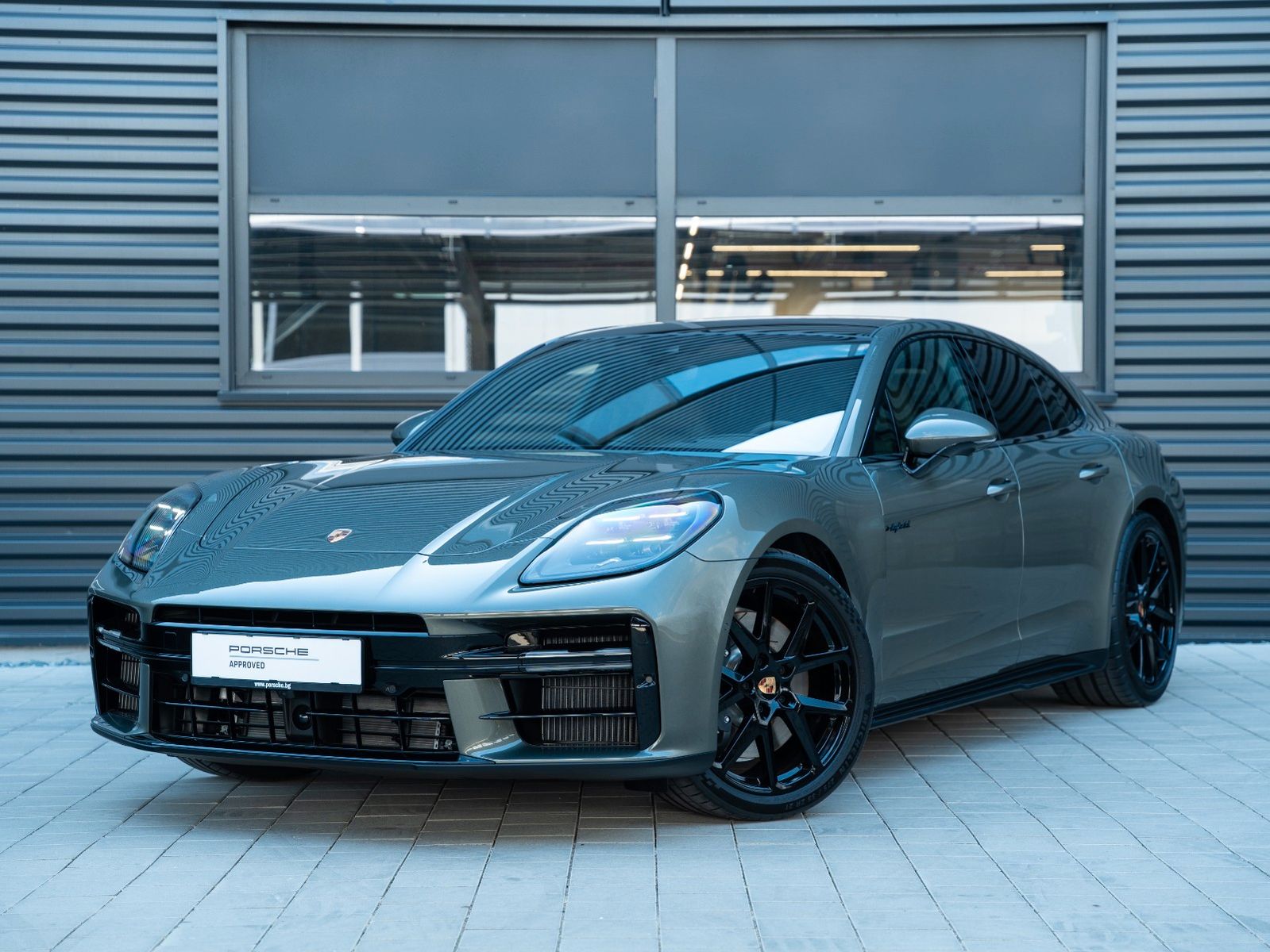 Porsche Panamera - 1